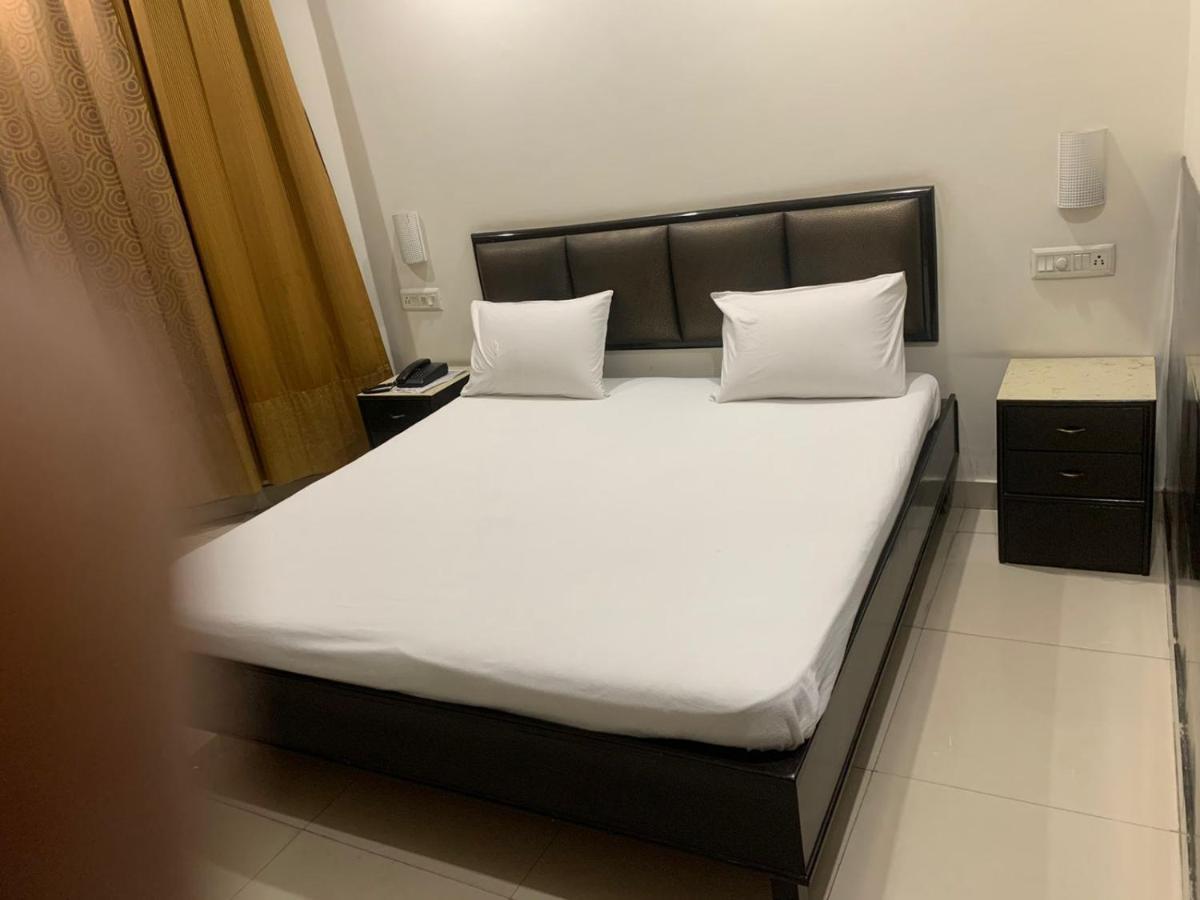 Hotel Raman'S Jagādhri Kültér fotó