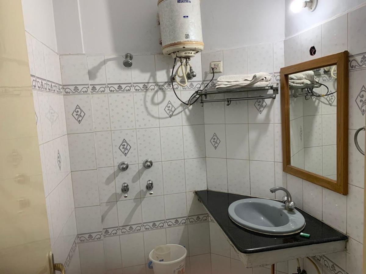 Hotel Raman'S Jagādhri Kültér fotó