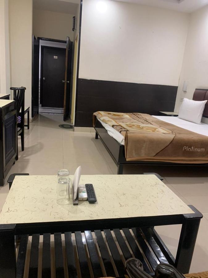 Hotel Raman'S Jagādhri Kültér fotó