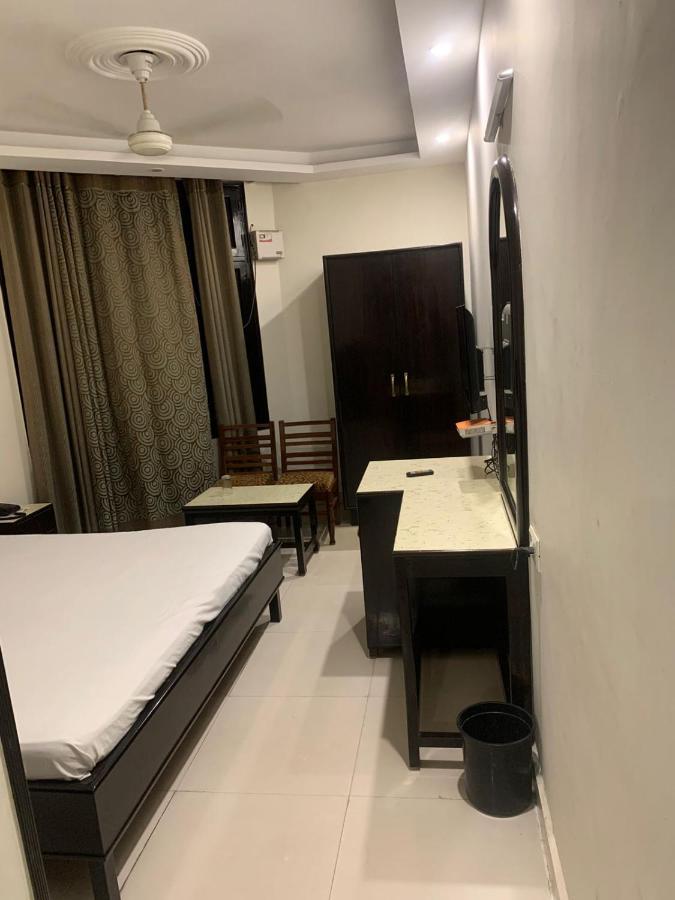 Hotel Raman'S Jagādhri Kültér fotó
