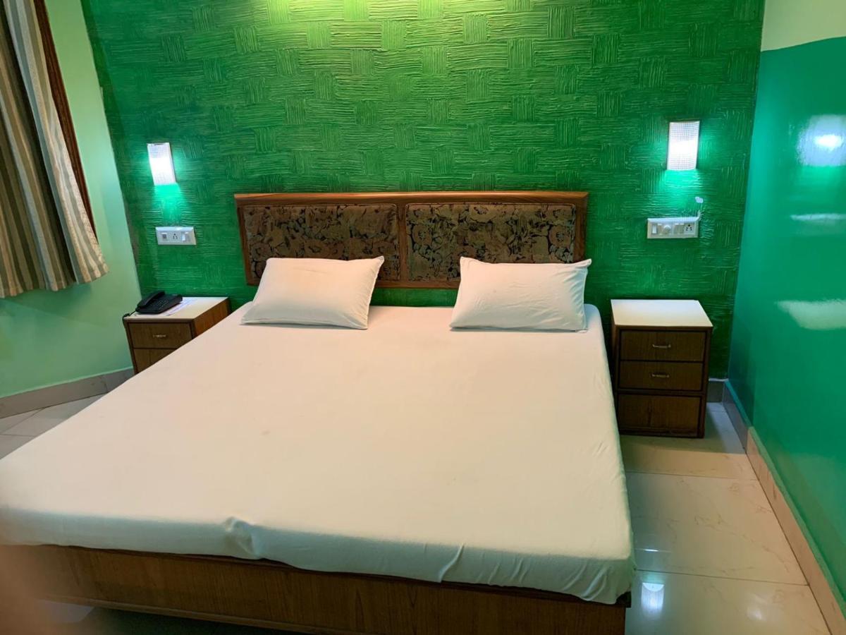 Hotel Raman'S Jagādhri Kültér fotó