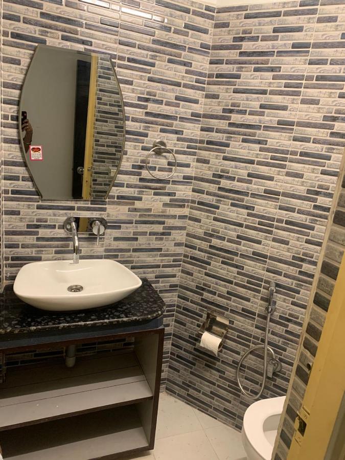 Hotel Raman'S Jagādhri Kültér fotó