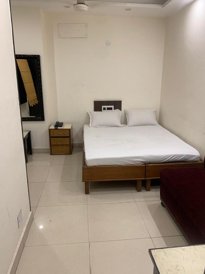 Hotel Raman'S Jagādhri Kültér fotó