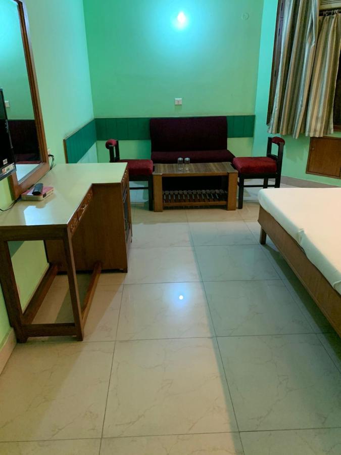 Hotel Raman'S Jagādhri Kültér fotó