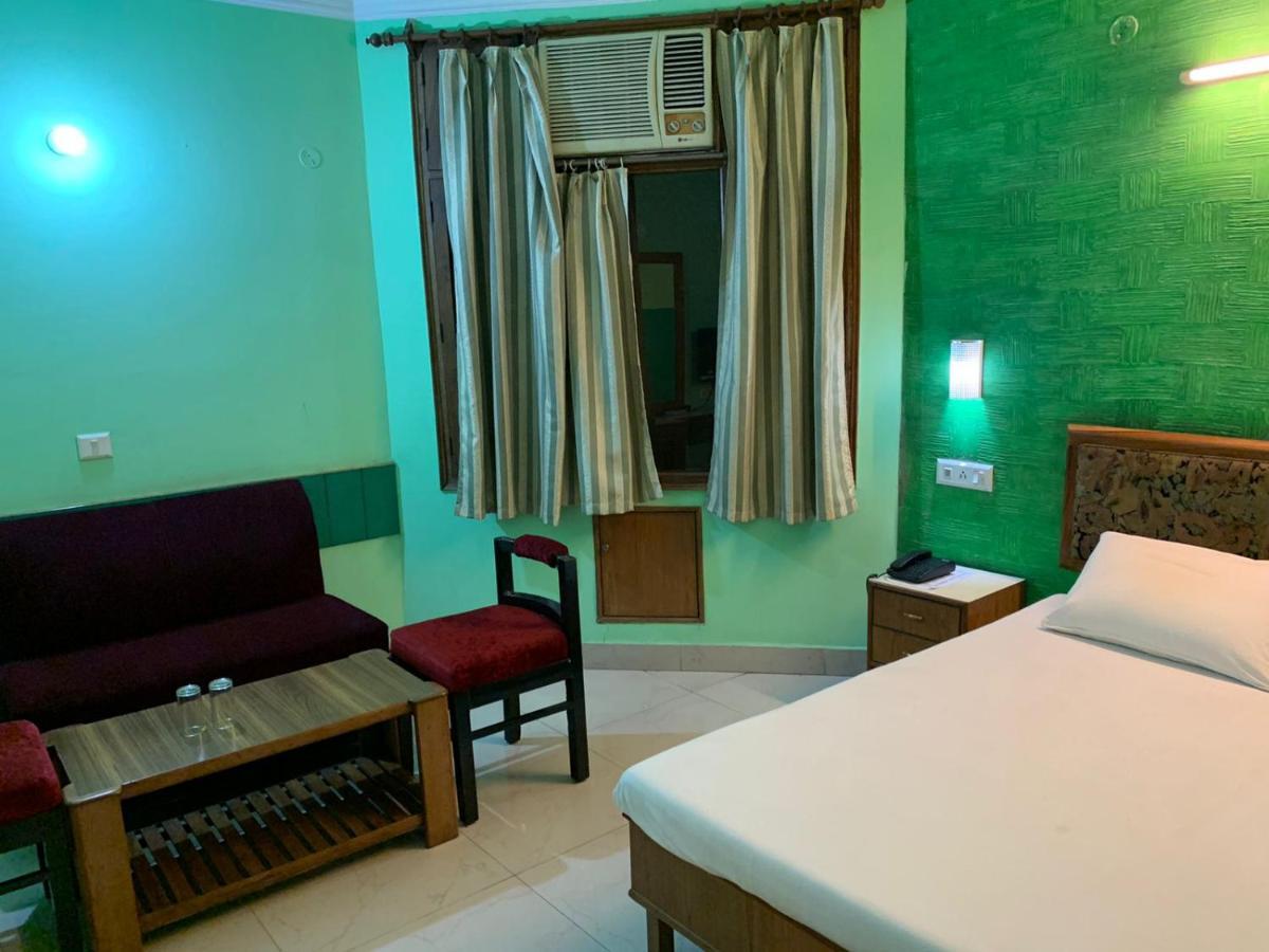 Hotel Raman'S Jagādhri Kültér fotó