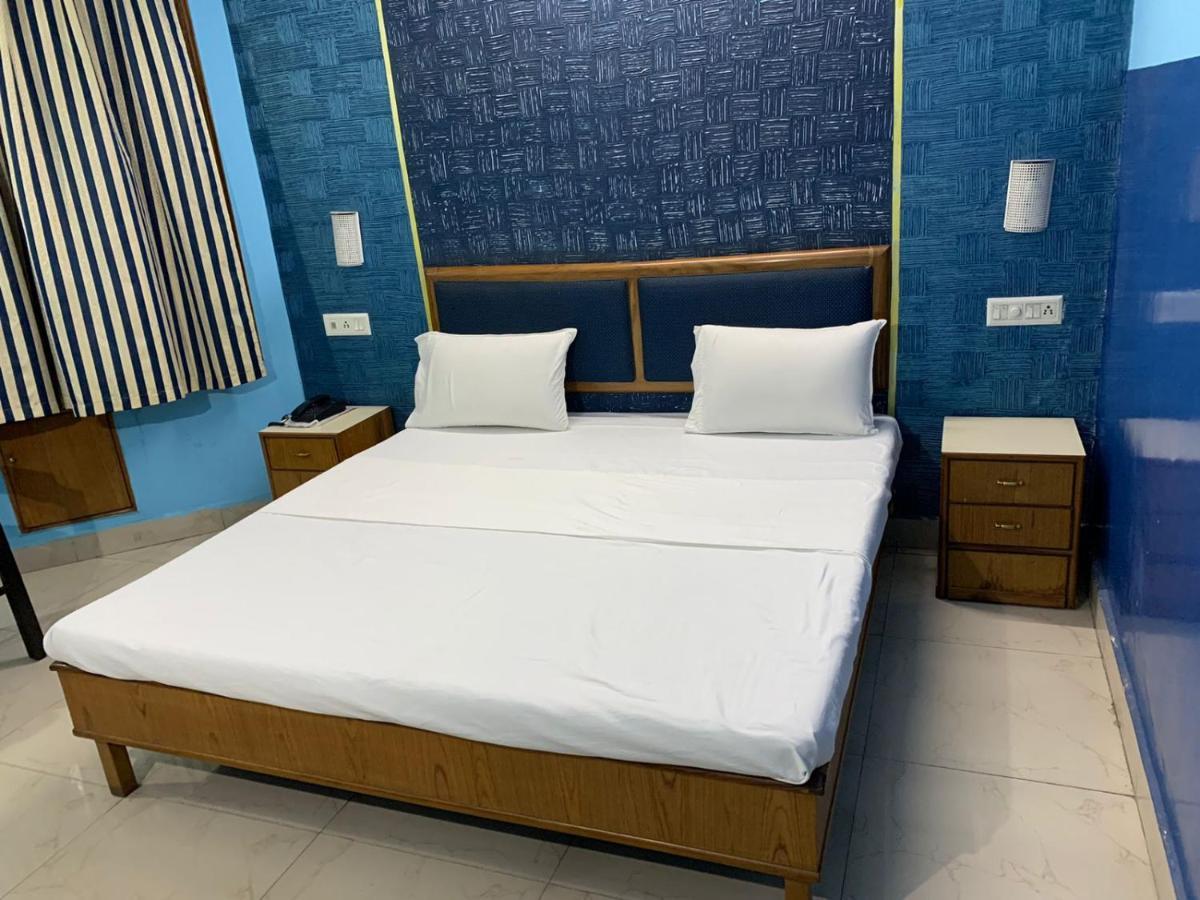 Hotel Raman'S Jagādhri Kültér fotó