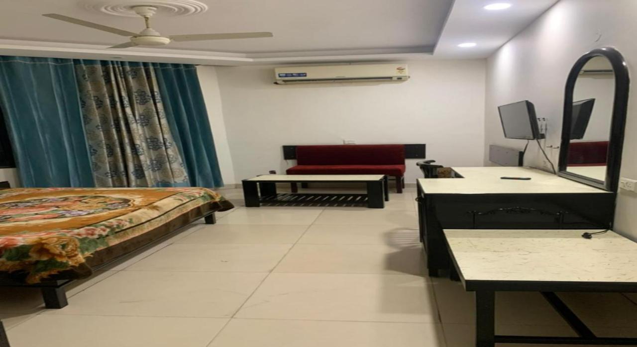Hotel Raman'S Jagādhri Kültér fotó